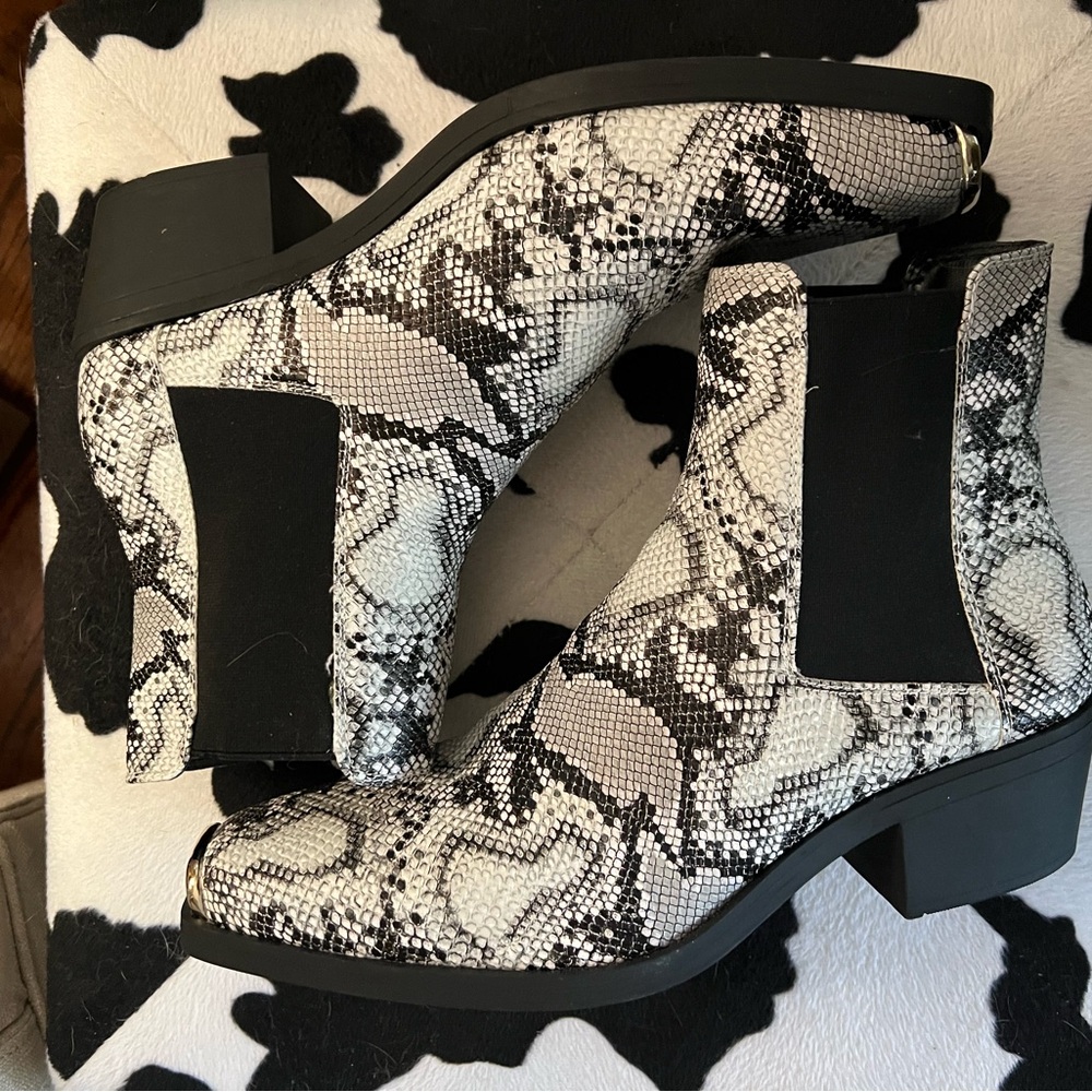 ASOS DESIGN | Cuban Chelsea Boot | B&W Faux Snakeskin | Mens Size 11/Womens 12.5
